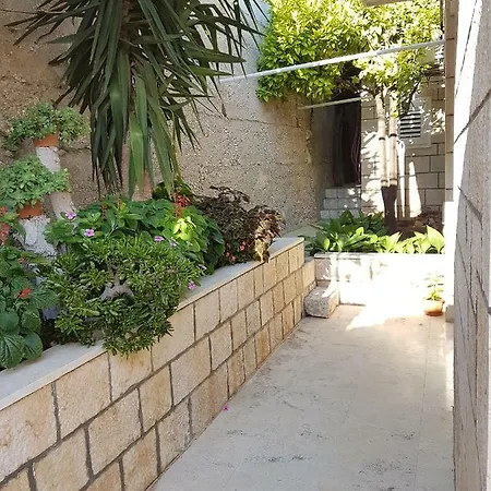 アパート Danica フヴァル