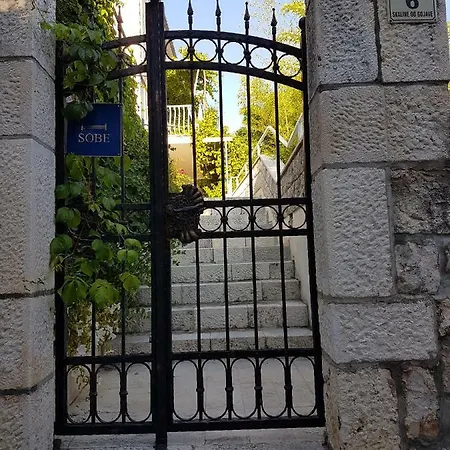 Danica 아파트 흐바르